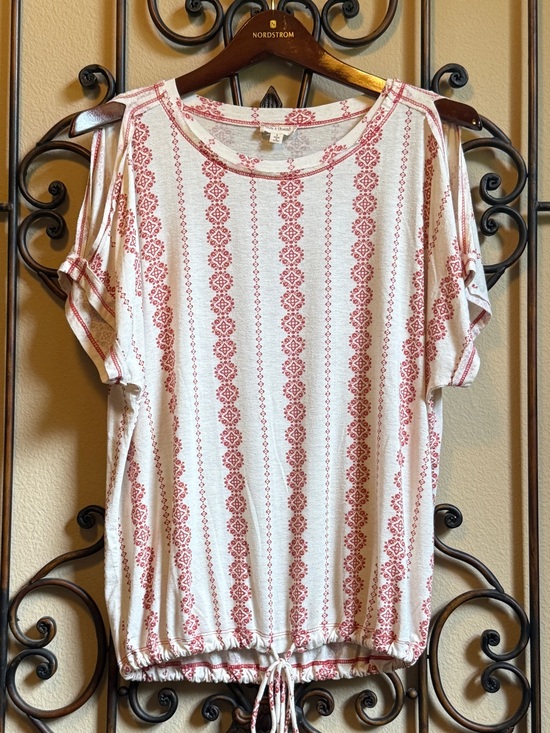 Tops - EUC Hem & Thread Boho Cold Shoulder Size Small